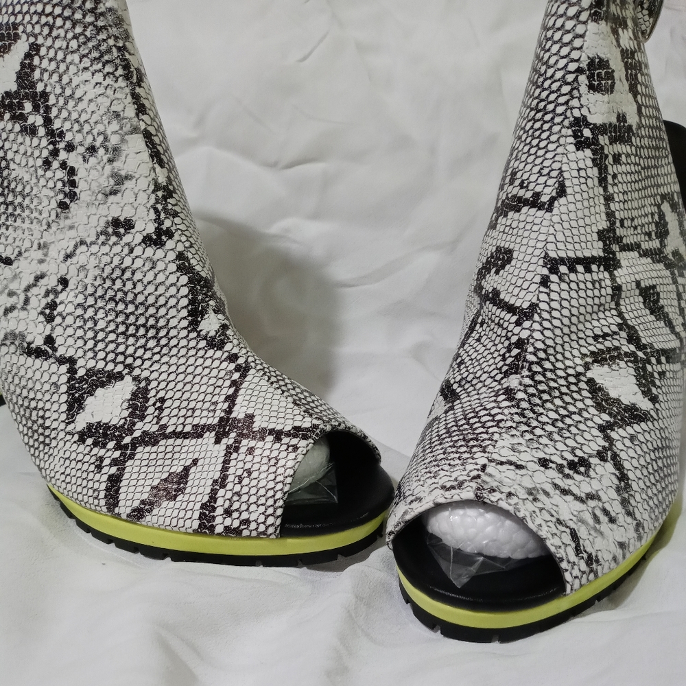 Women Heels - Picture 8 of 9